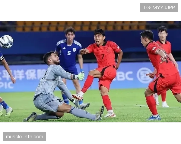 伊萨克 vs 奥斯梅恩:技术流与身体流的锋线对决解析 伊萨克 vs 奥斯梅恩:技术流与身体流的锋线对决解析